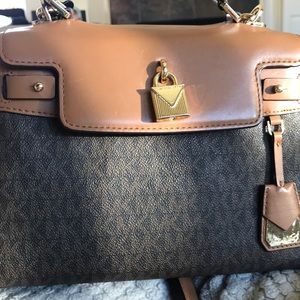 Meet your Posher, Kasey